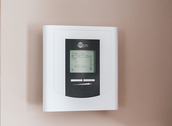 Radiators / Valves / Thermostats